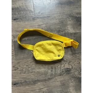 Lululemon Everywhere Belt Bag Utility Yellow Excellent